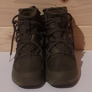 Nike Tanjun High Rise Women's Boot Sneaker Hiking Limited Green Size 9